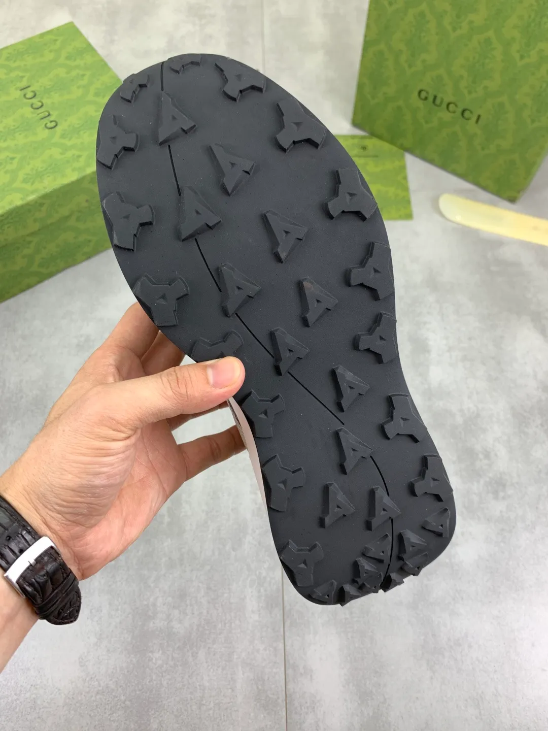 Men's men's shoes 💰P420💰【New model】 🆘 The latest model from Gucci official website🎁Classic casual and fashionable men's shoes👟Best model💥The style is simple and elegant, exclusive for trendy men. Unique official website latest brand elements👑Gucci original decoration, fashionable and generous, the fabric is made of original soft calfskin➕Comfortable soft pigskin lining ✅The official website specifies wear-resistant rubber outsole_full of elasticity, classic model taken in real life🎬Color: 3️⃣colors available😍Number: 38-44 (45 46 customized)